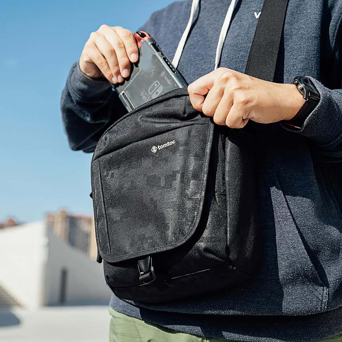 Túi Đeo Chéo Tomtoc Cross Body iPad/Tablet (A02-002)