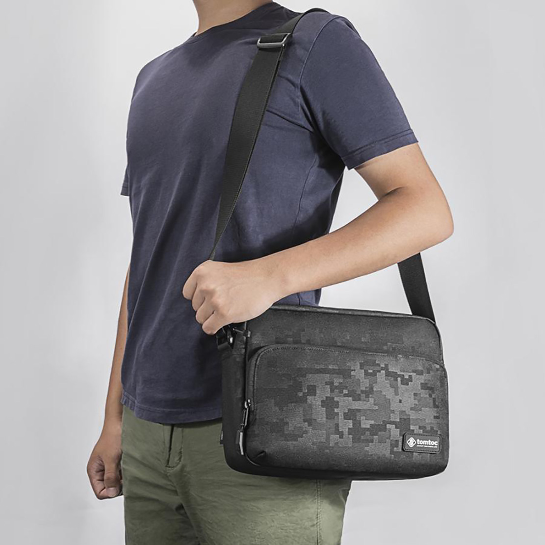 Túi Đeo Chéo Tomtoc Lightweight Cross Body iPad/Tablet (A02-001)