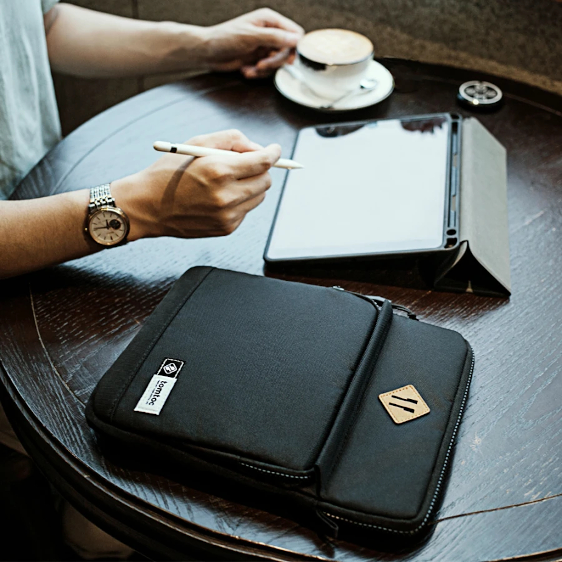 Túi Đeo Chéo Tomtoc Multi Function iPad 11 inch (A20-A01)