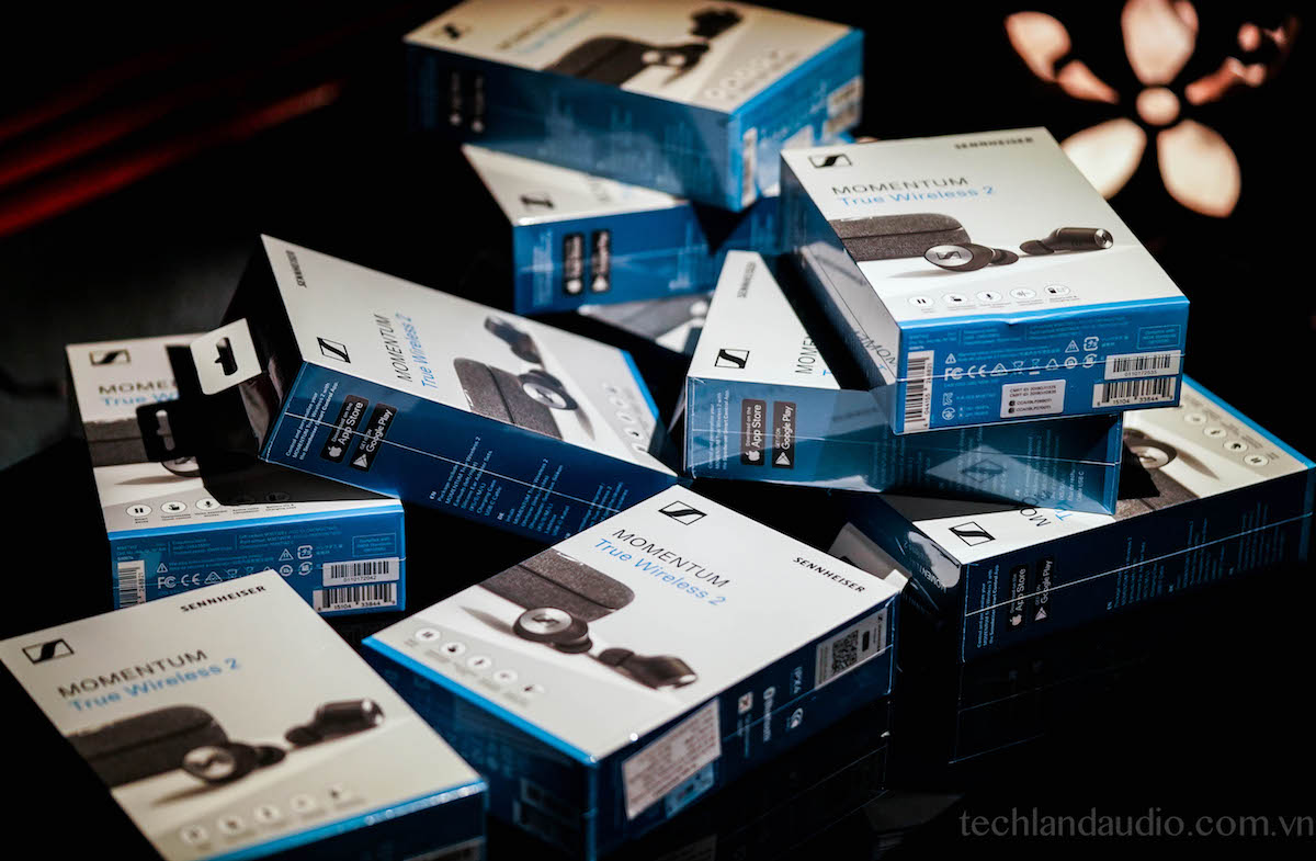 Mở hộp tai nghe không dây Sennheiser Momentum True Wireless 2