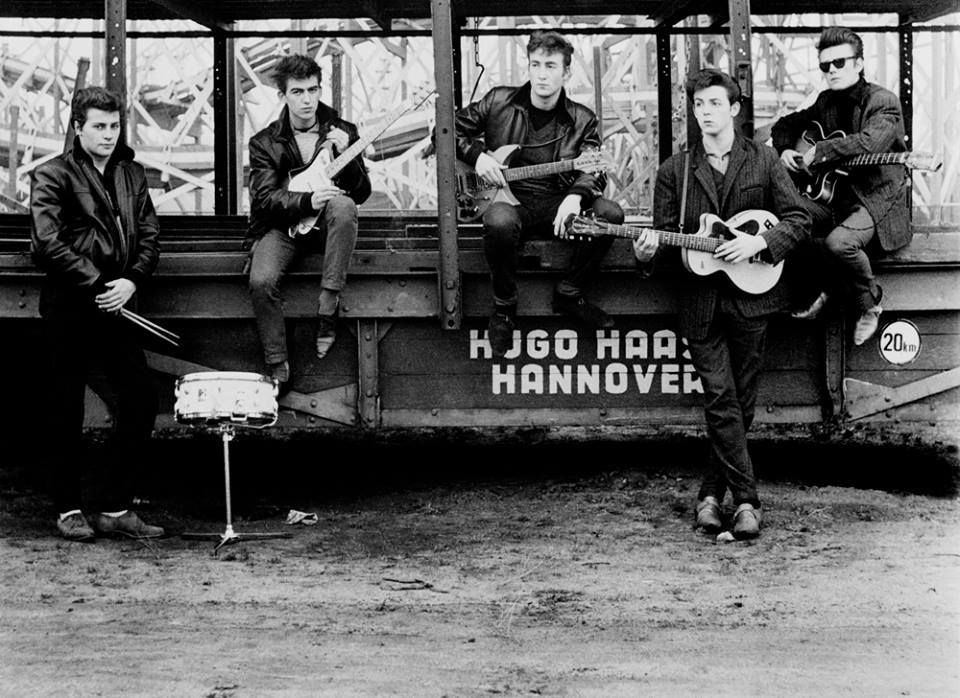 THỜI TRAI TRẺ CỦA BAN NHẠC BEATLES QUA ỐNG KÍNH MÁY ẢNH LEICA