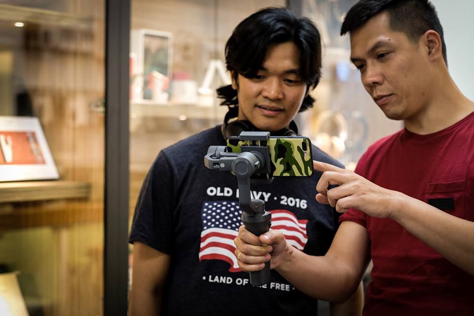 OSMO MOBILE 2: TAY CẦM CHỐNG RUNG (GIMBAL) CHO ĐIỆN THOẠI “HOT” NHẤT 2018